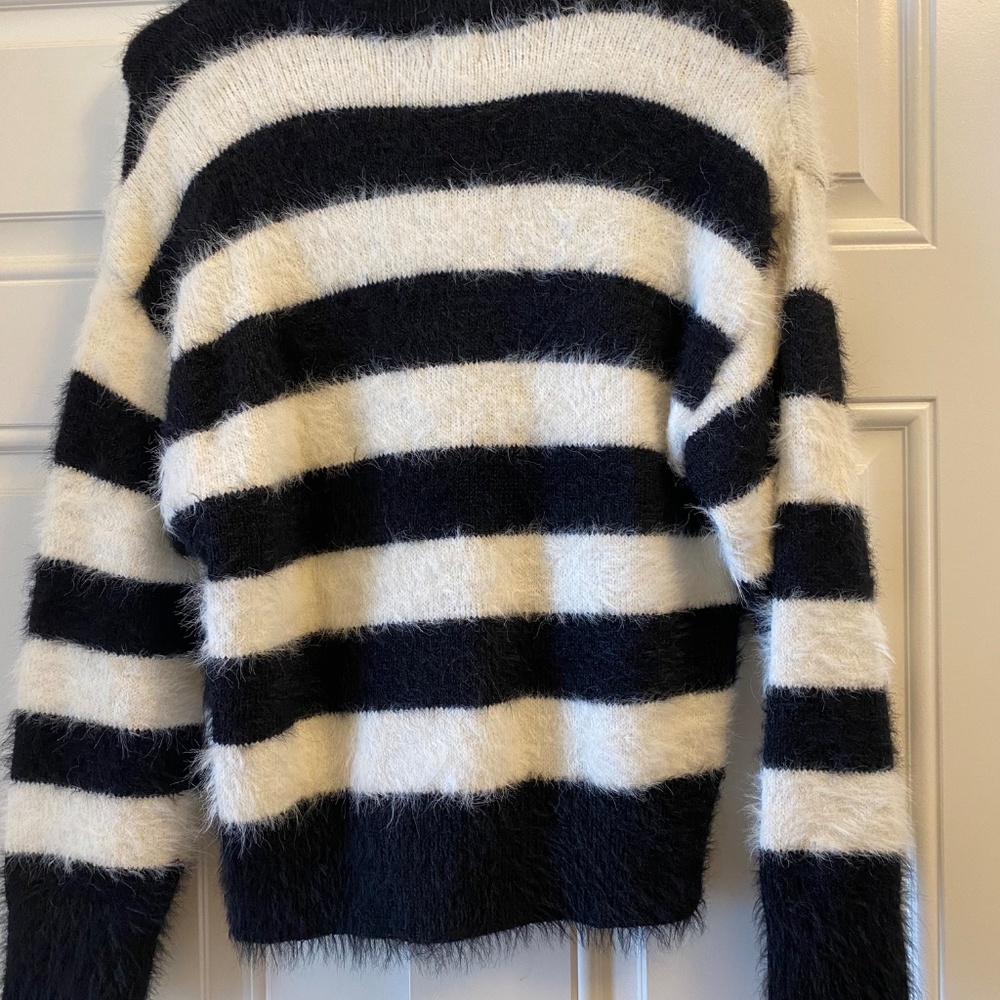 A New Day XS sweater - Picture 2 of 5